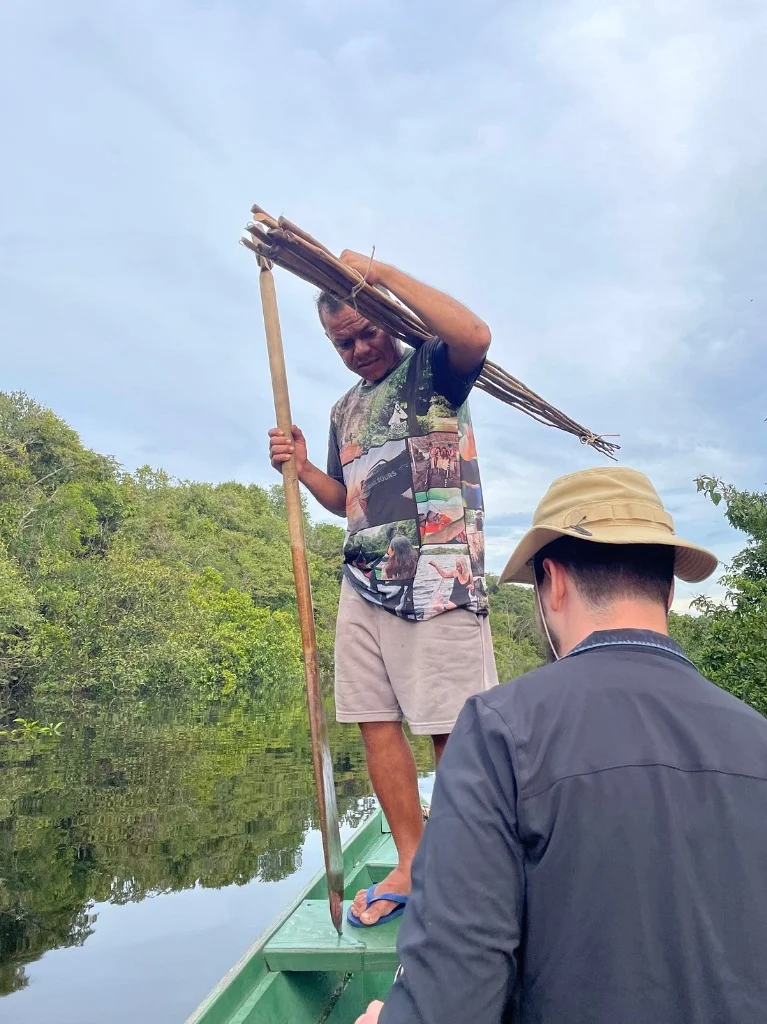 Fabio guiding wooden canoe - Natcha P